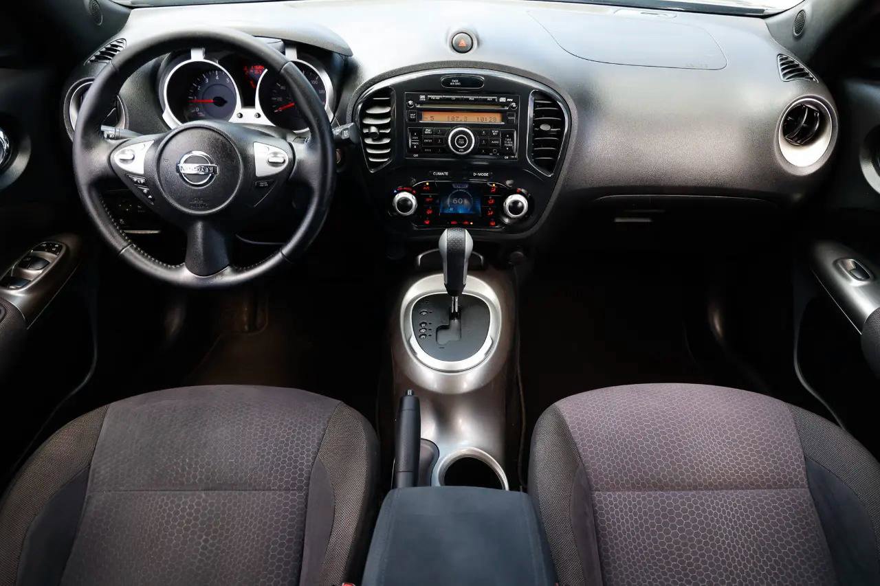 Used 2013 Nissan Juke SV FWD image 2
