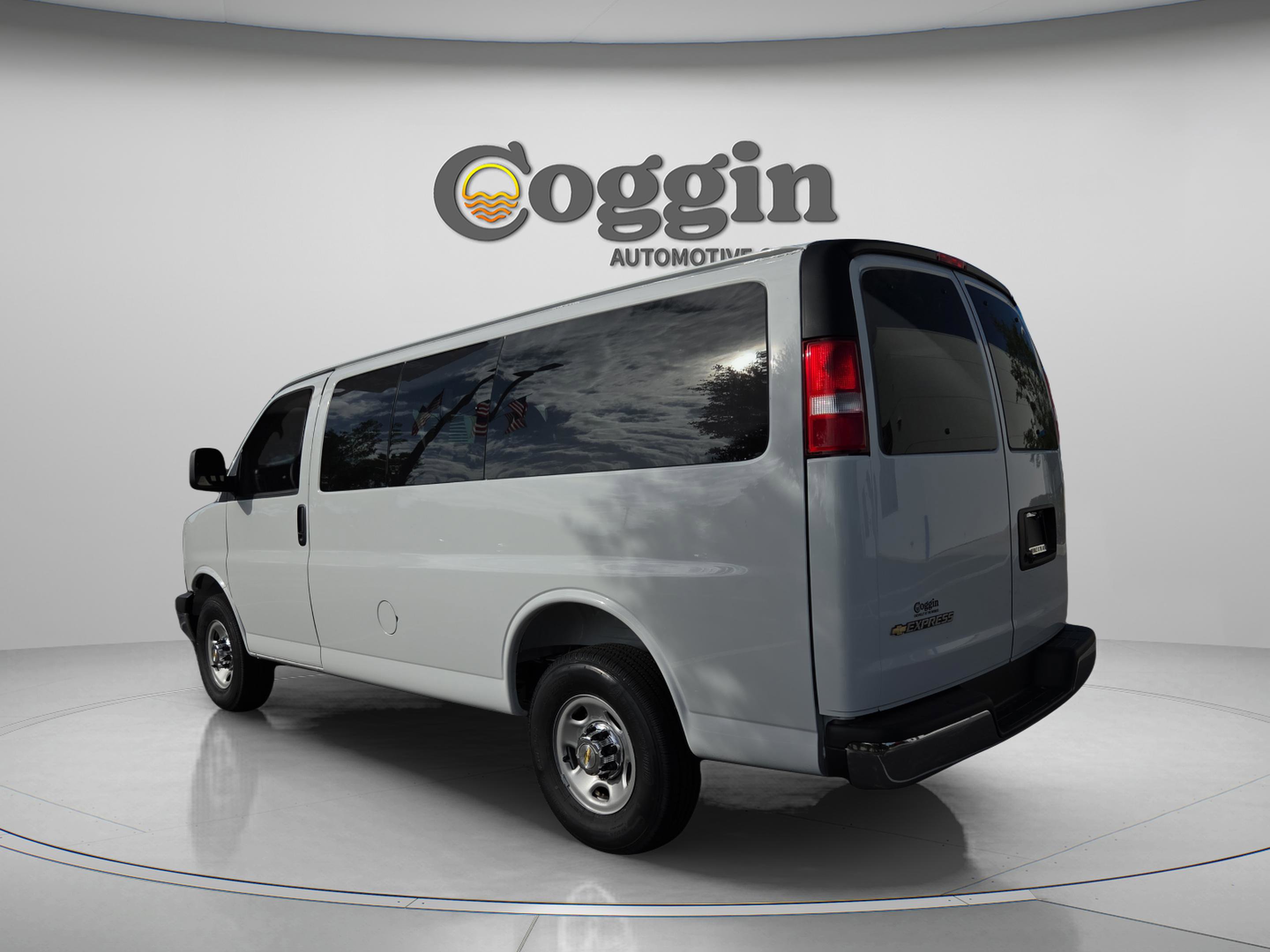 New 2026 Chevrolet Express 2500 LT w/ LT Preferred Equipment Group image 3