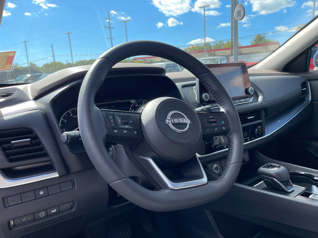 Used 2023 Nissan Rogue SV w/ SV Premium B Package AWD/4WD image 16