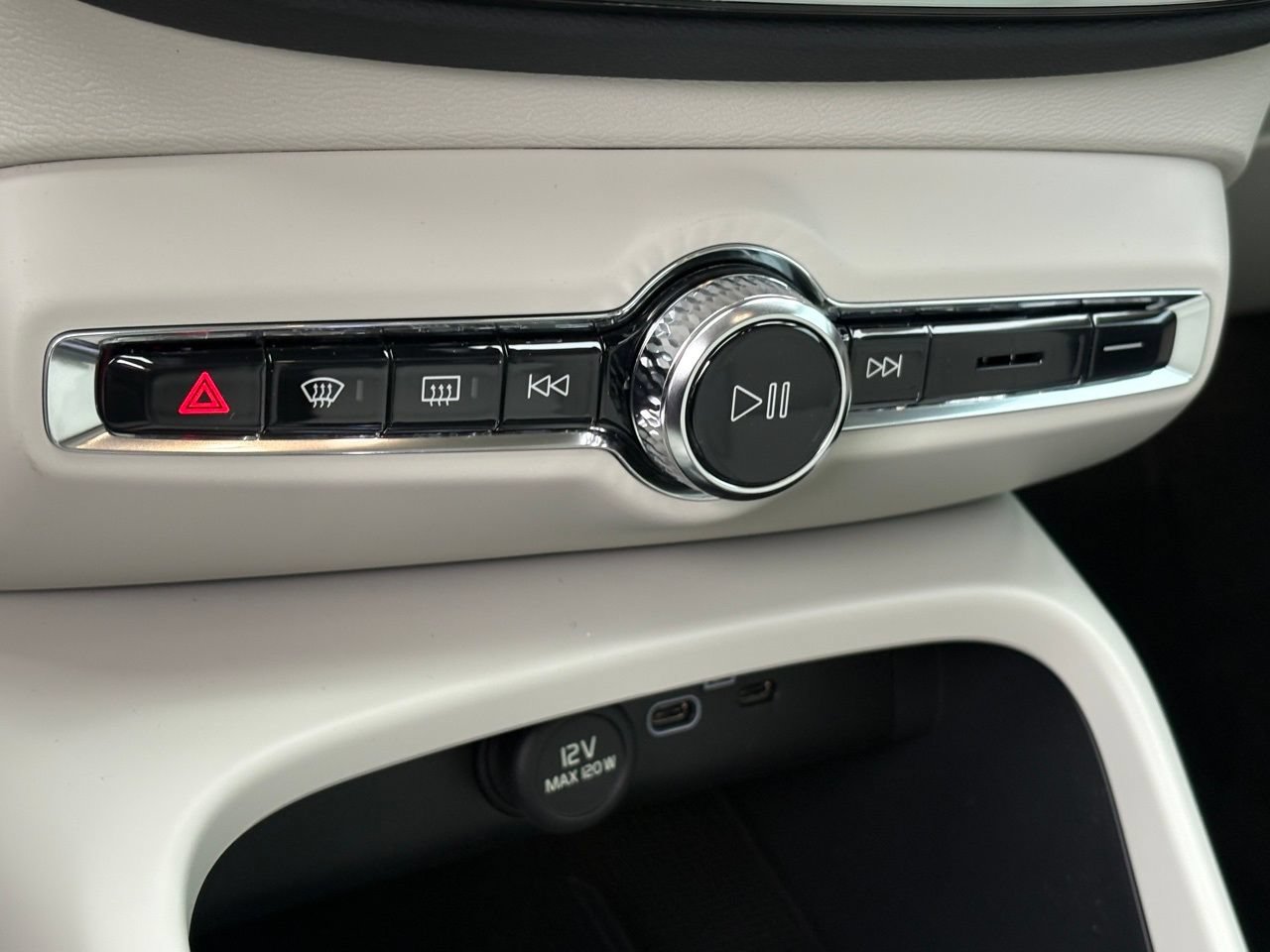 New 2026 Volvo XC40 B5 Ultra w/ Protection Package Premier AWD/4WD image 16
