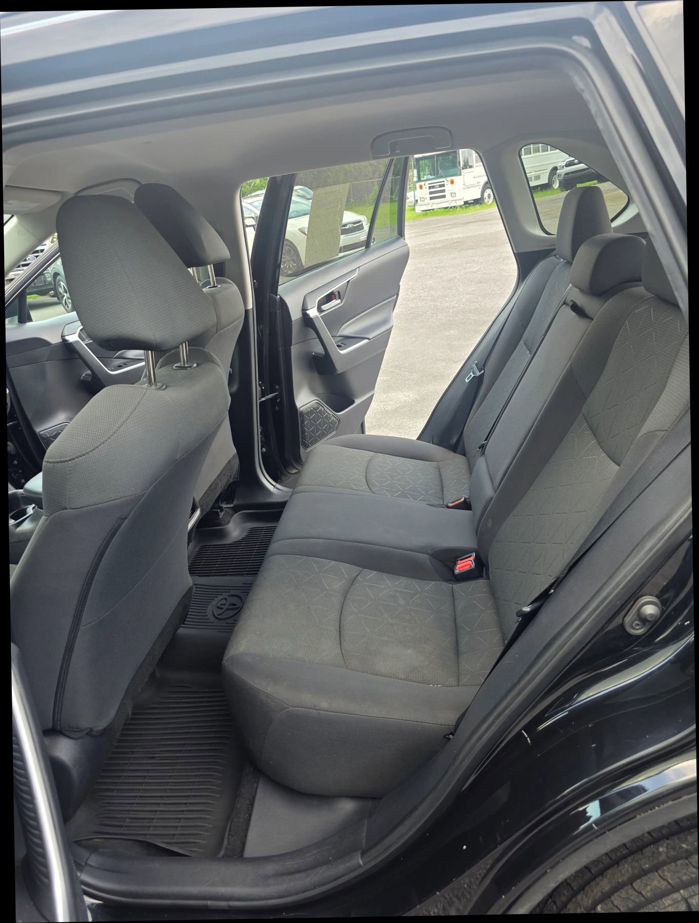 Used 2021 Toyota RAV4 XLE image 9