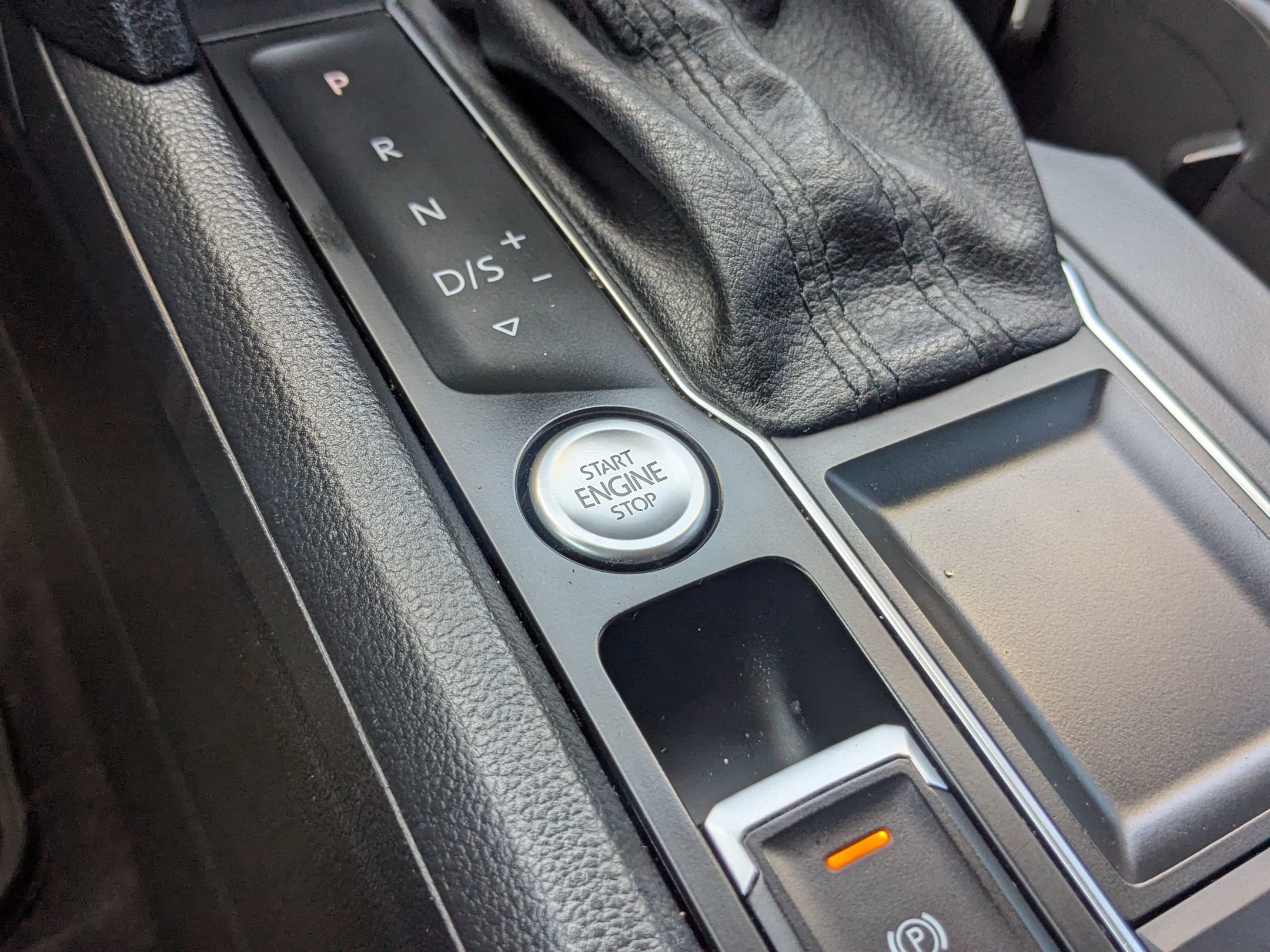 Used 2020 Volkswagen Atlas Cross Sport SE w/ Towing Package image 19