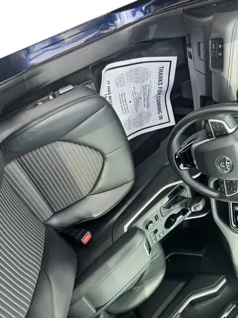Used 2024 Toyota Highlander XSE AWD/4WD image 10