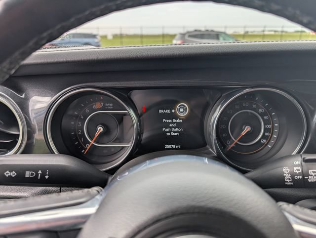 Used 2022 Jeep Wrangler Unlimited Sahara AWD/4WD image 14
