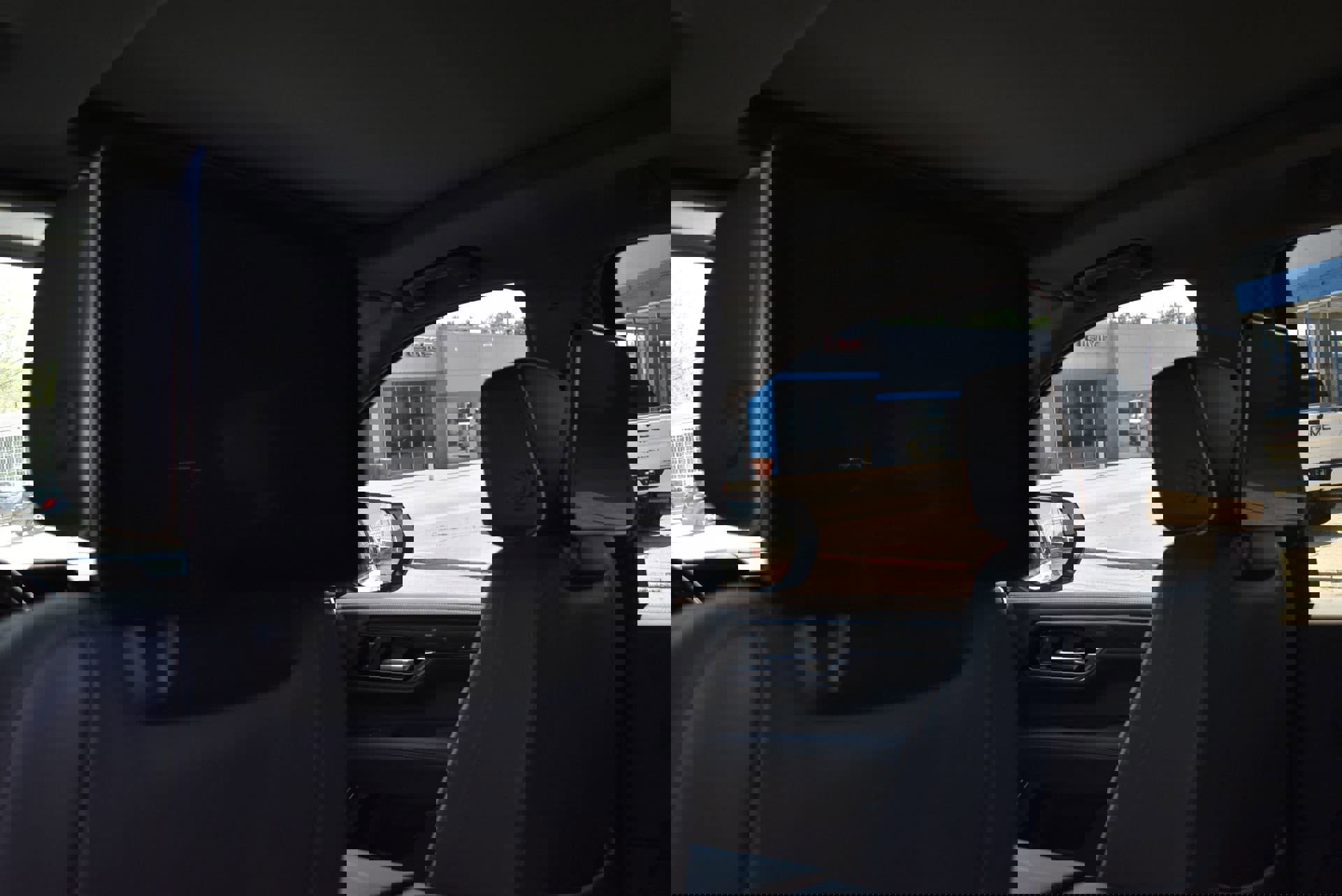 Used 2025 GMC Yukon XL Elevation w/ Elevation Premium Package AWD/4WD image 14