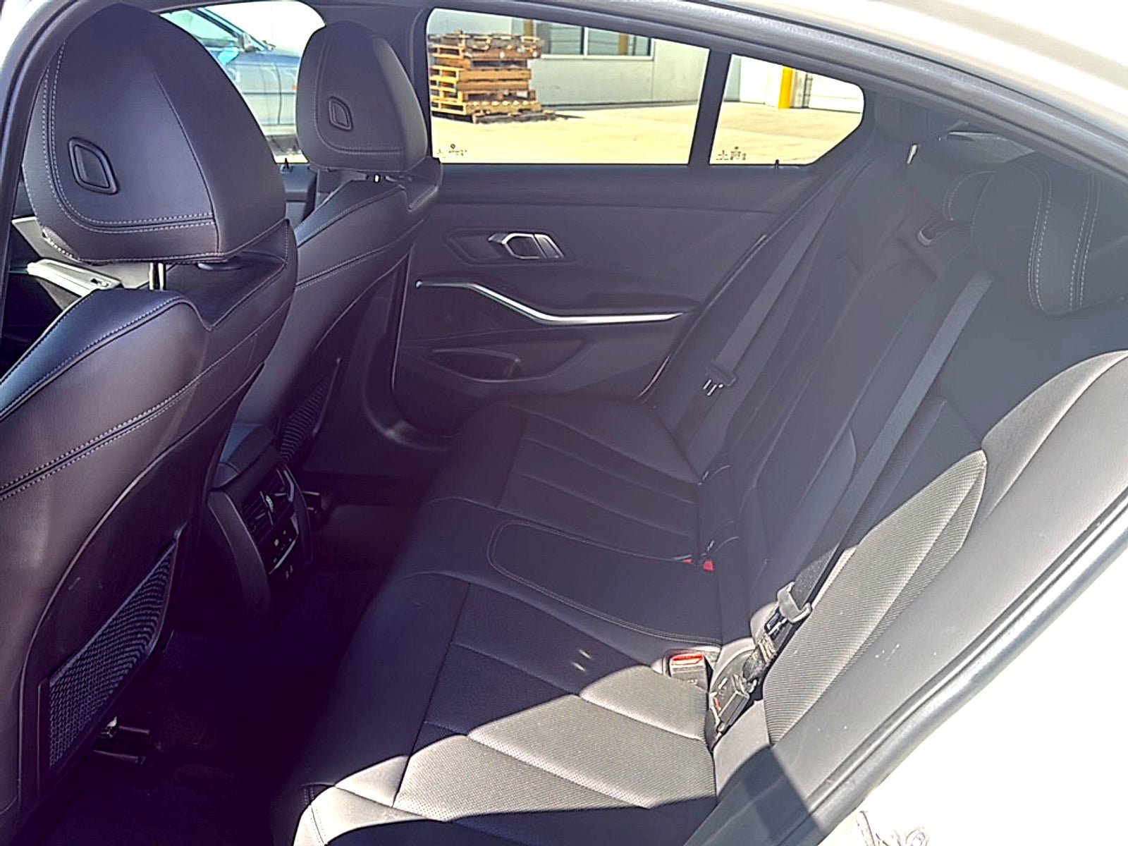 Used 2022 BMW 330i Sedan w/ M Sport Package RWD image 8