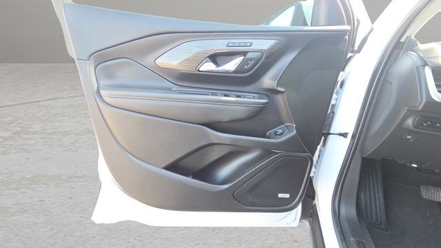 Used 2024 GMC Terrain SLT w/ Infotainment Package II image 27