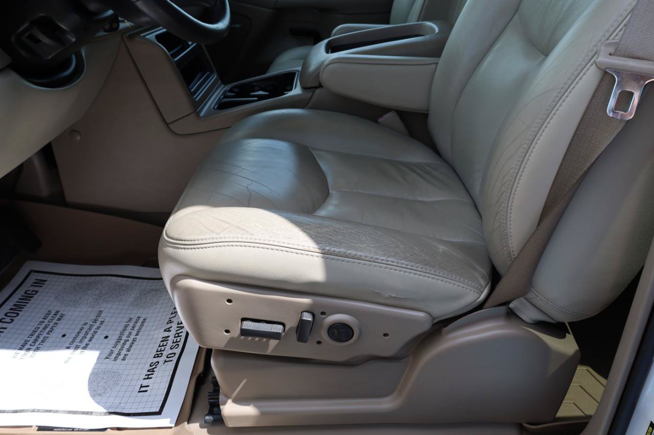 Used 2005 Chevrolet Suburban LT w/ Preferred Equipment Group RWD image 8