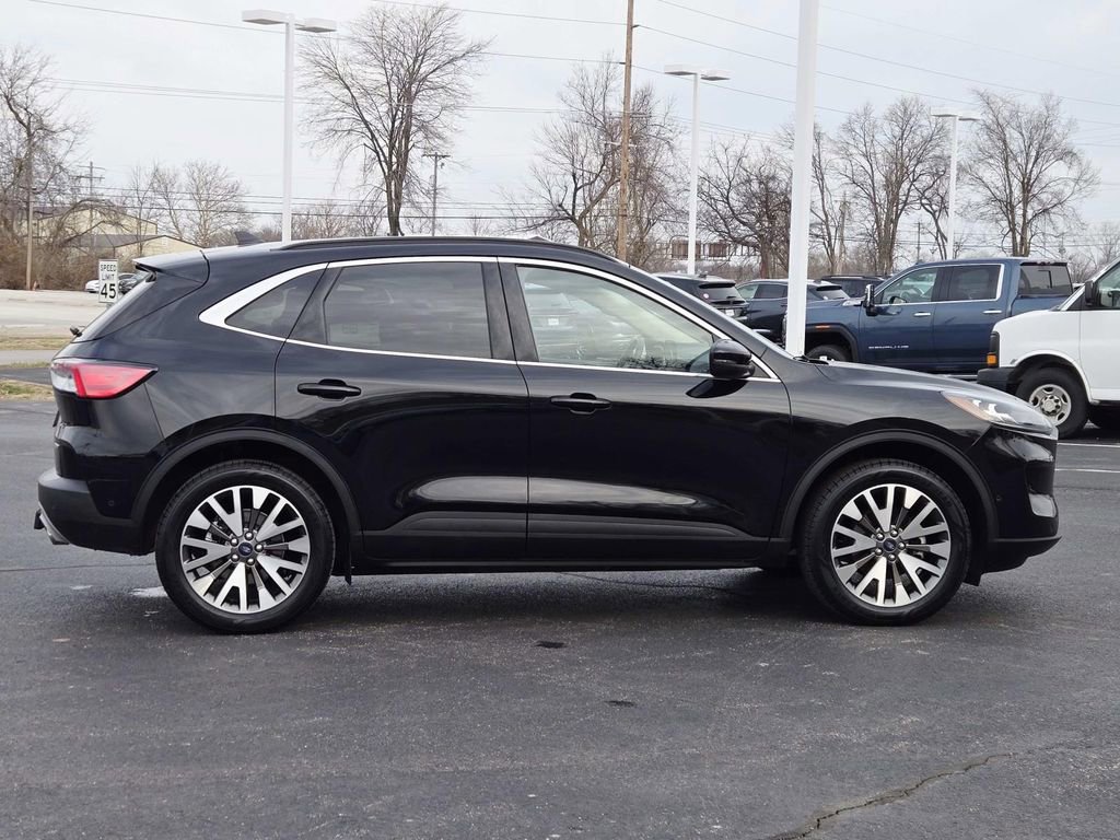 Used 2020 Ford Escape Titanium image 2