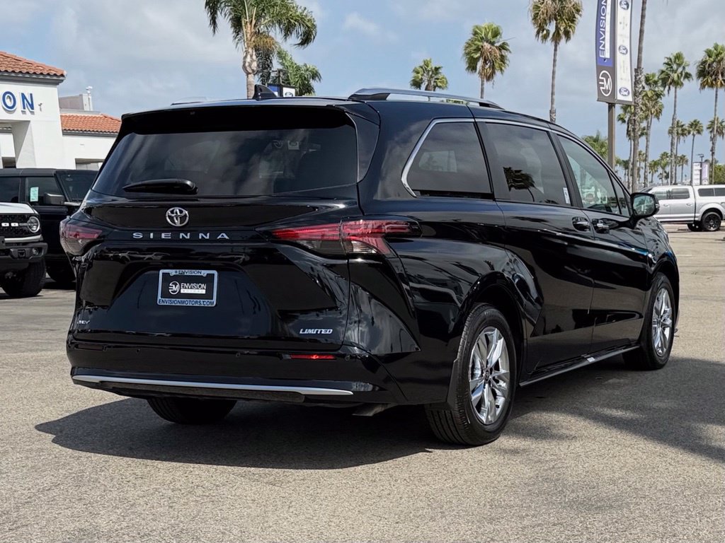 Used 2026 Toyota Sienna Limited FWD image 8