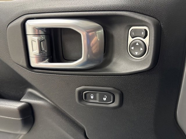 Used 2021 Jeep Wrangler Sport S image 23
