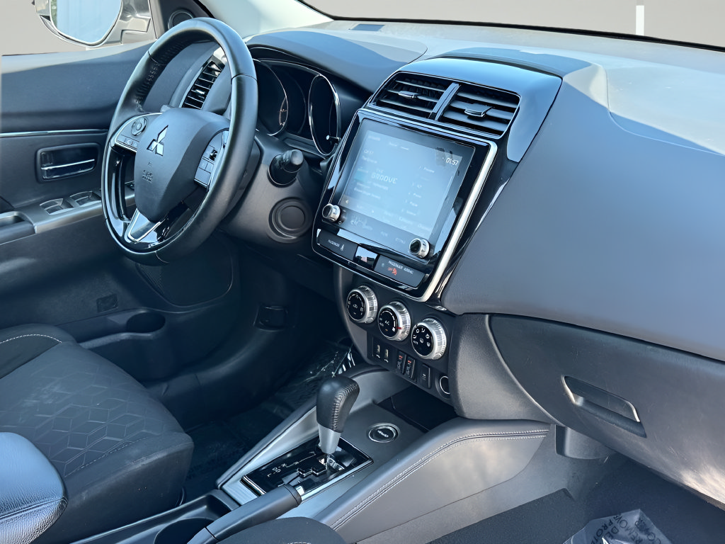Used 2020 Mitsubishi Outlander Sport SE AWD/4WD image 11
