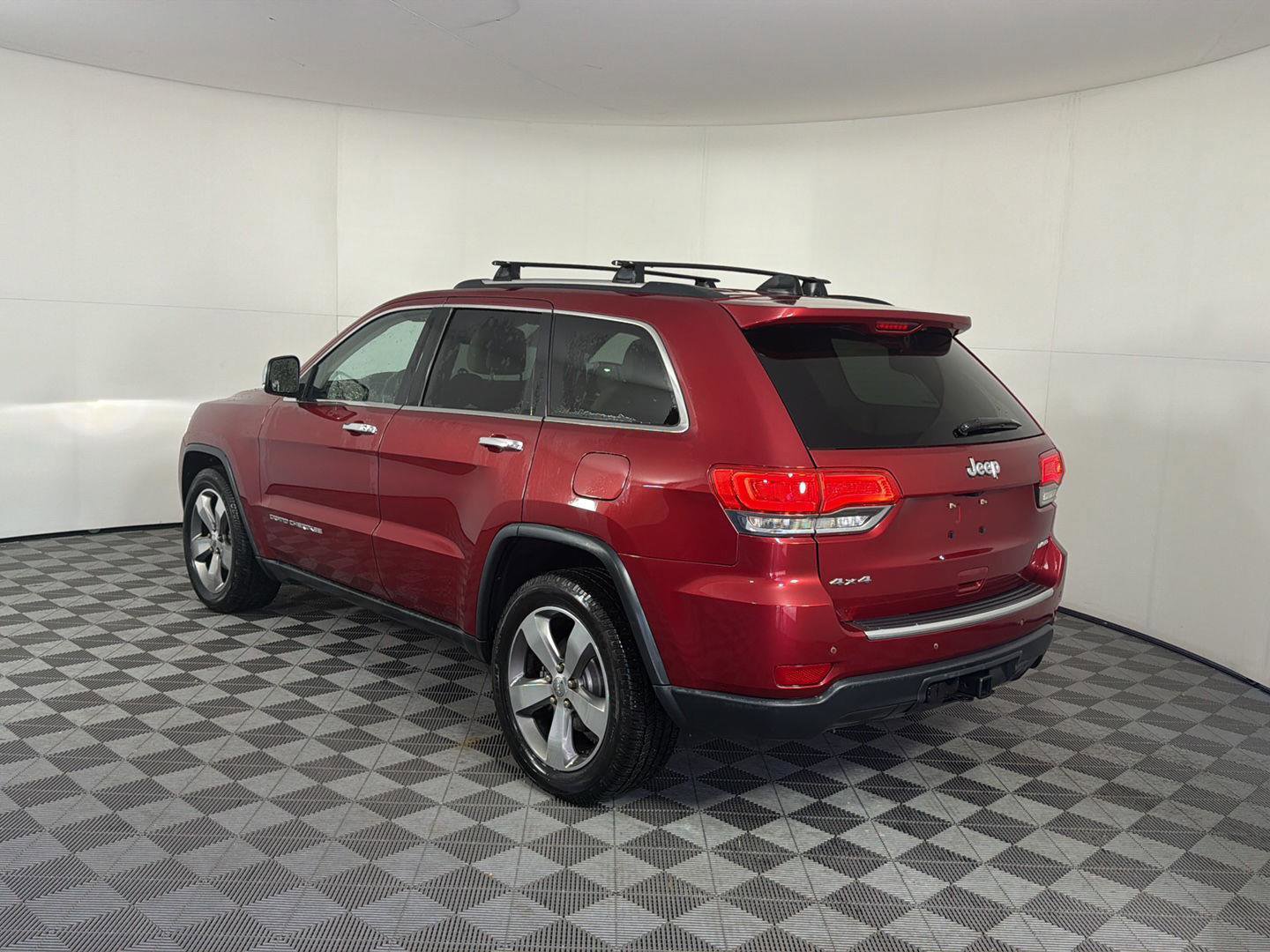 Used 2015 Jeep Grand Cherokee Limited w/ Luxury Group II AWD/4WD image 4