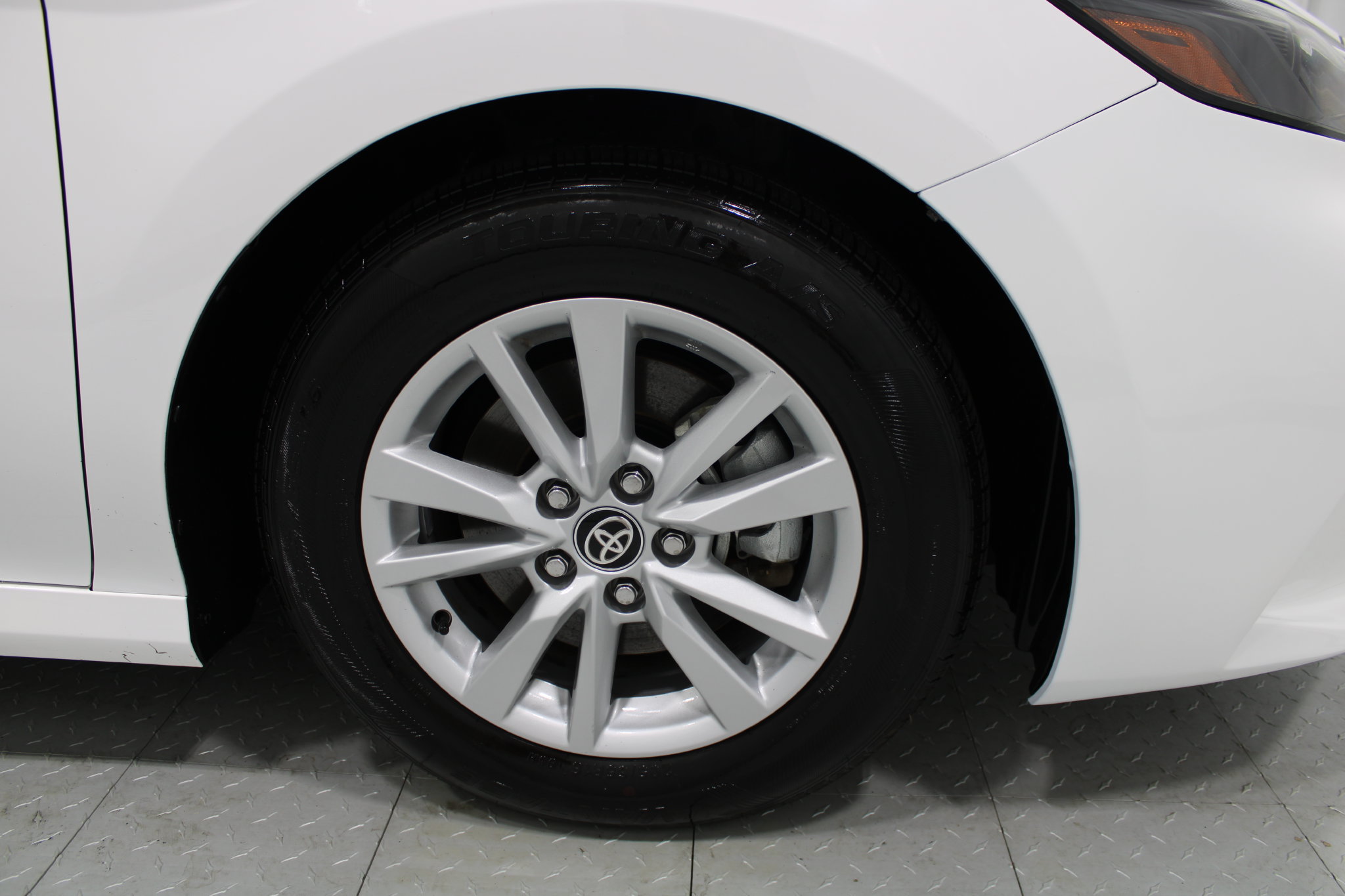 Used 2025 Toyota Camry LE FWD image 5