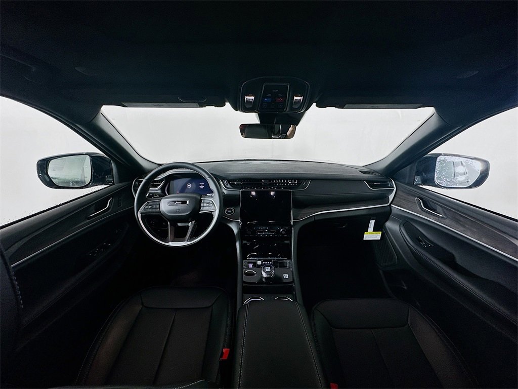 New 2025 Jeep Grand Cherokee L Limited image 9