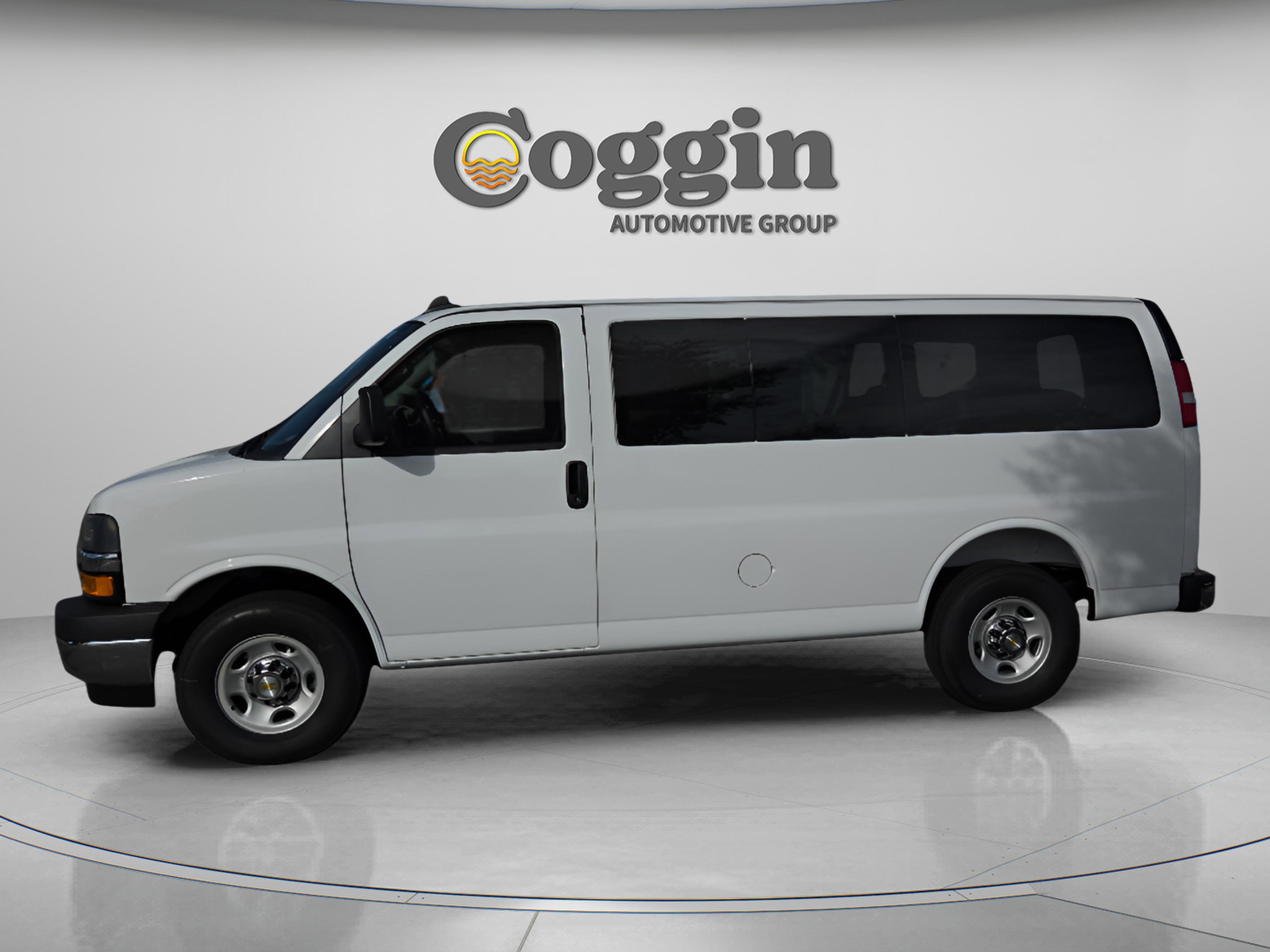 New 2026 Chevrolet Express 2500 LT w/ LT Preferred Equipment Group image 2