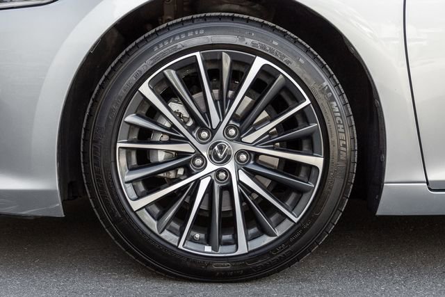 Used 2025 Lexus ES 300h w/ Premium Package image 14