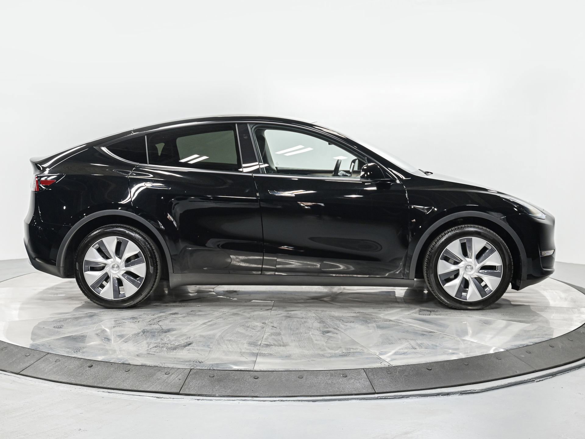Used 2023 Tesla Model Y Long Range image 8