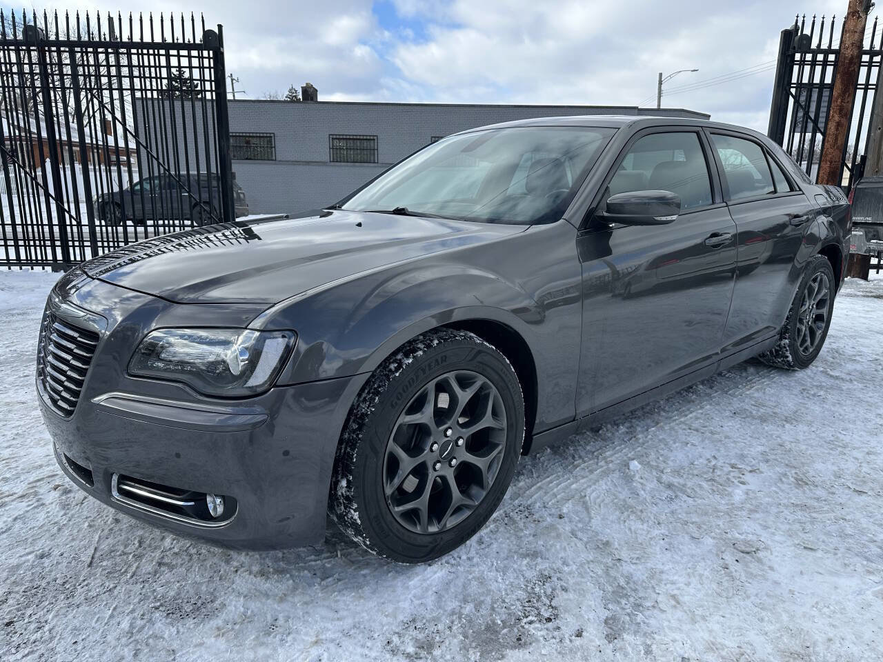 Used 2018 Chrysler 300 S w/ 300S Premium Group image 3