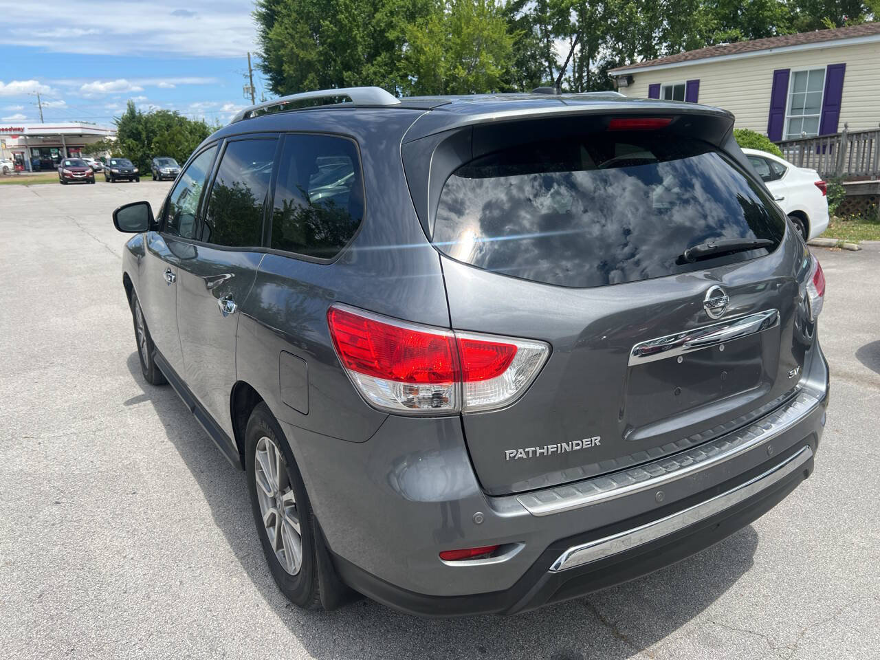 Used 2015 Nissan Pathfinder SV FWD image 7