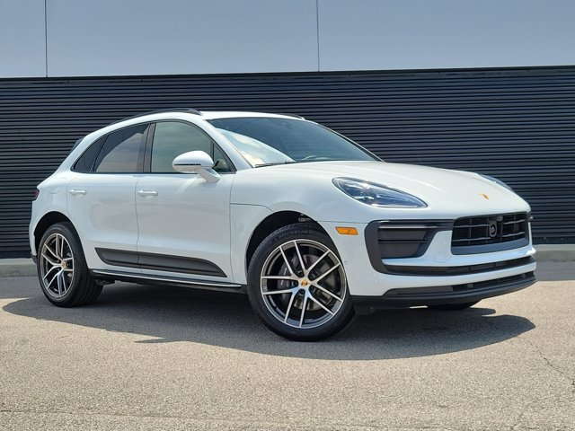 Certified 2026 Porsche Macan AWD/4WD image 11