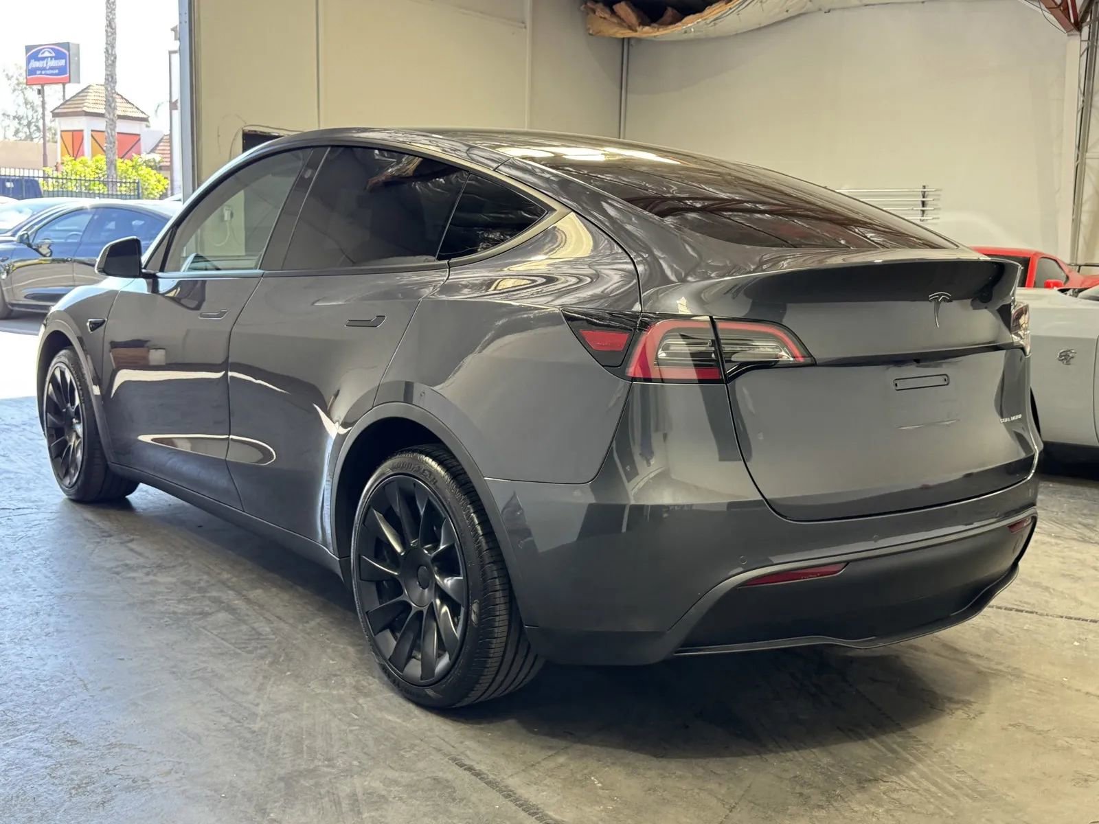 Used 2022 Tesla Model Y Long Range image 2
