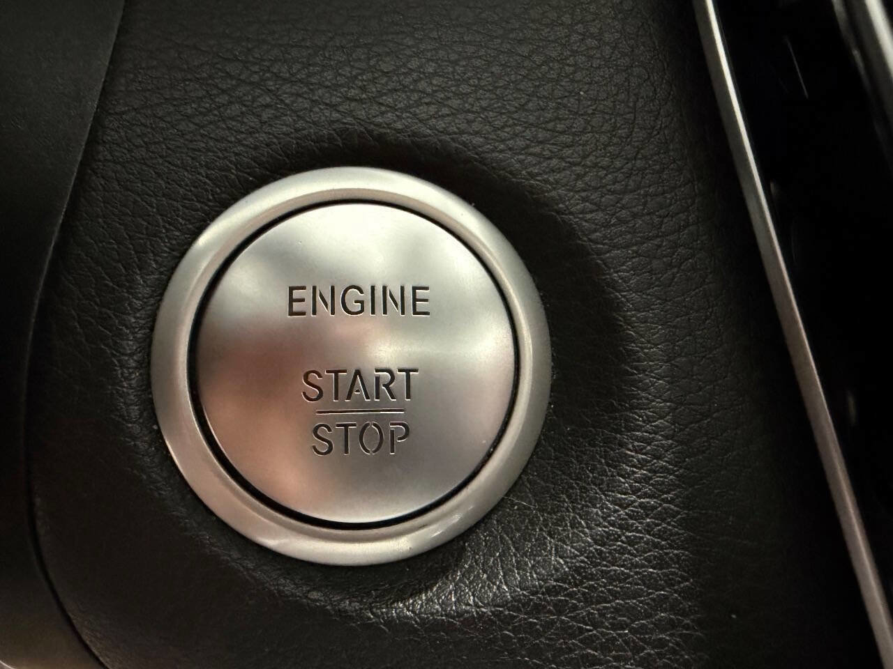 Used 2016 Mercedes-Benz C 300 4MATIC Sedan image 30