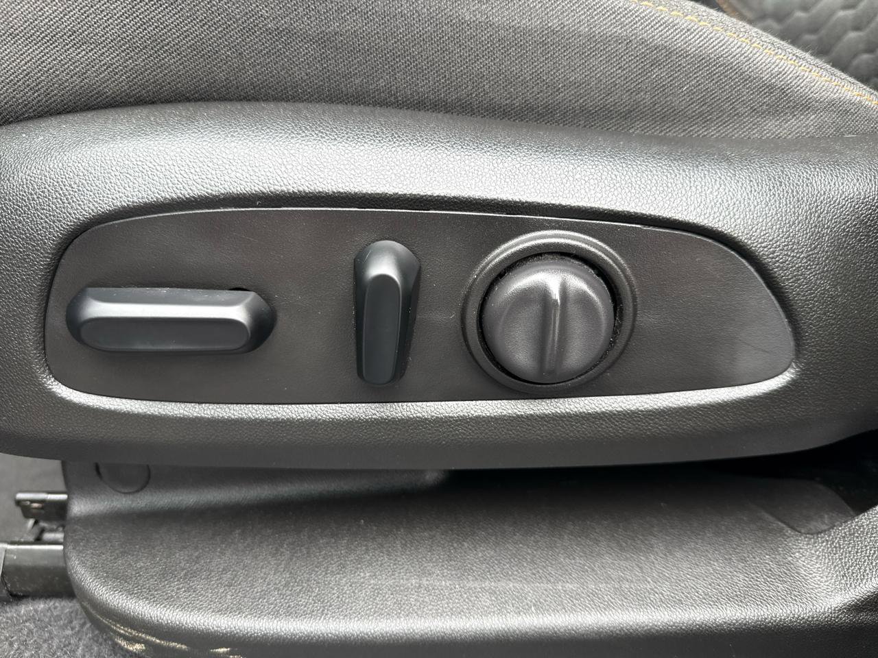 Used 2021 Chevrolet Equinox LT FWD image 32