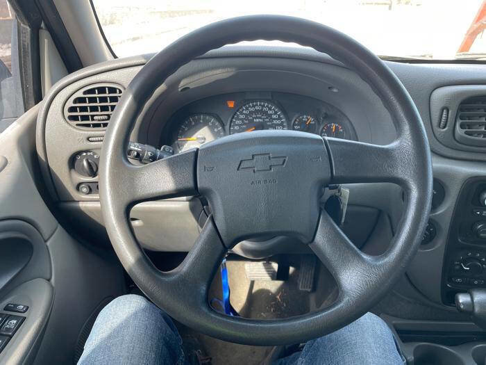 Used 2004 Chevrolet TrailBlazer LT image 34
