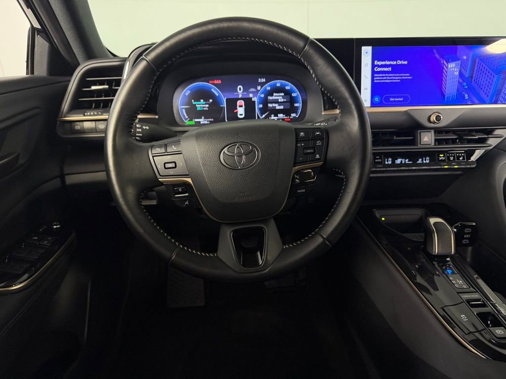 Used 2025 Toyota Crown XLE image 12