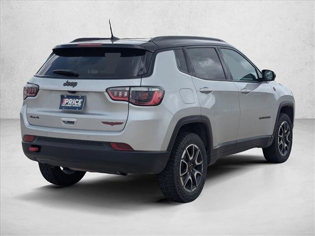 Used 2025 Jeep Compass Trailhawk image 5