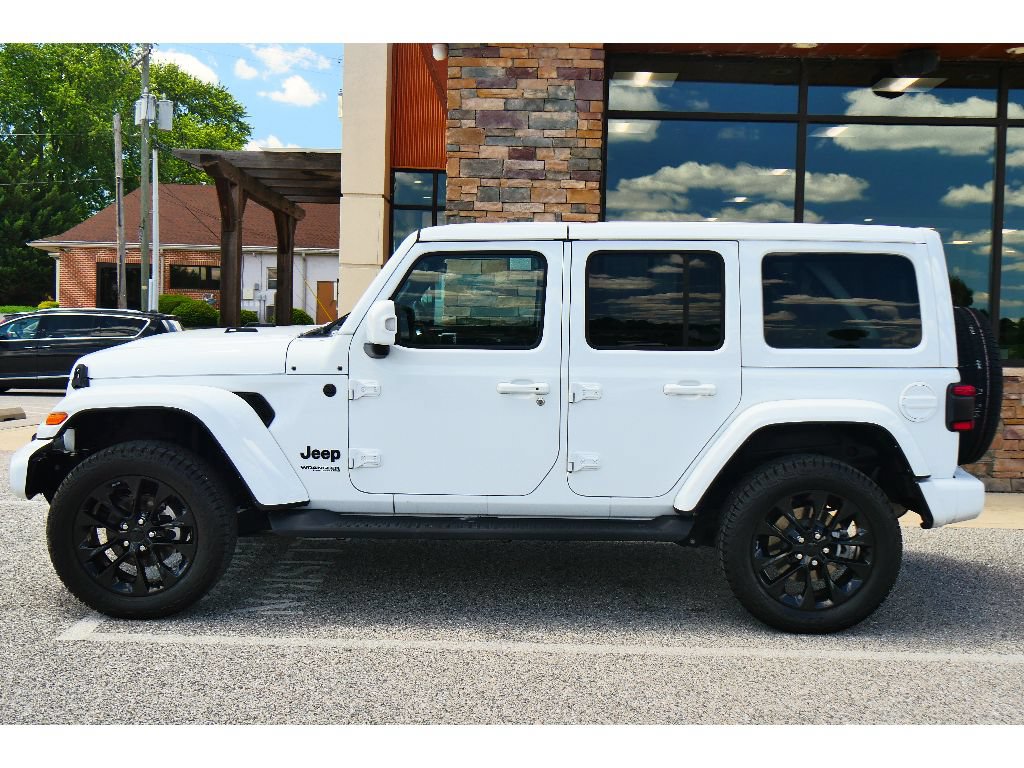 Used 2022 Jeep Wrangler Unlimited Sahara AWD/4WD image 6