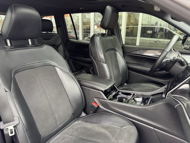 Used 2022 Jeep Grand Cherokee Altitude image 12