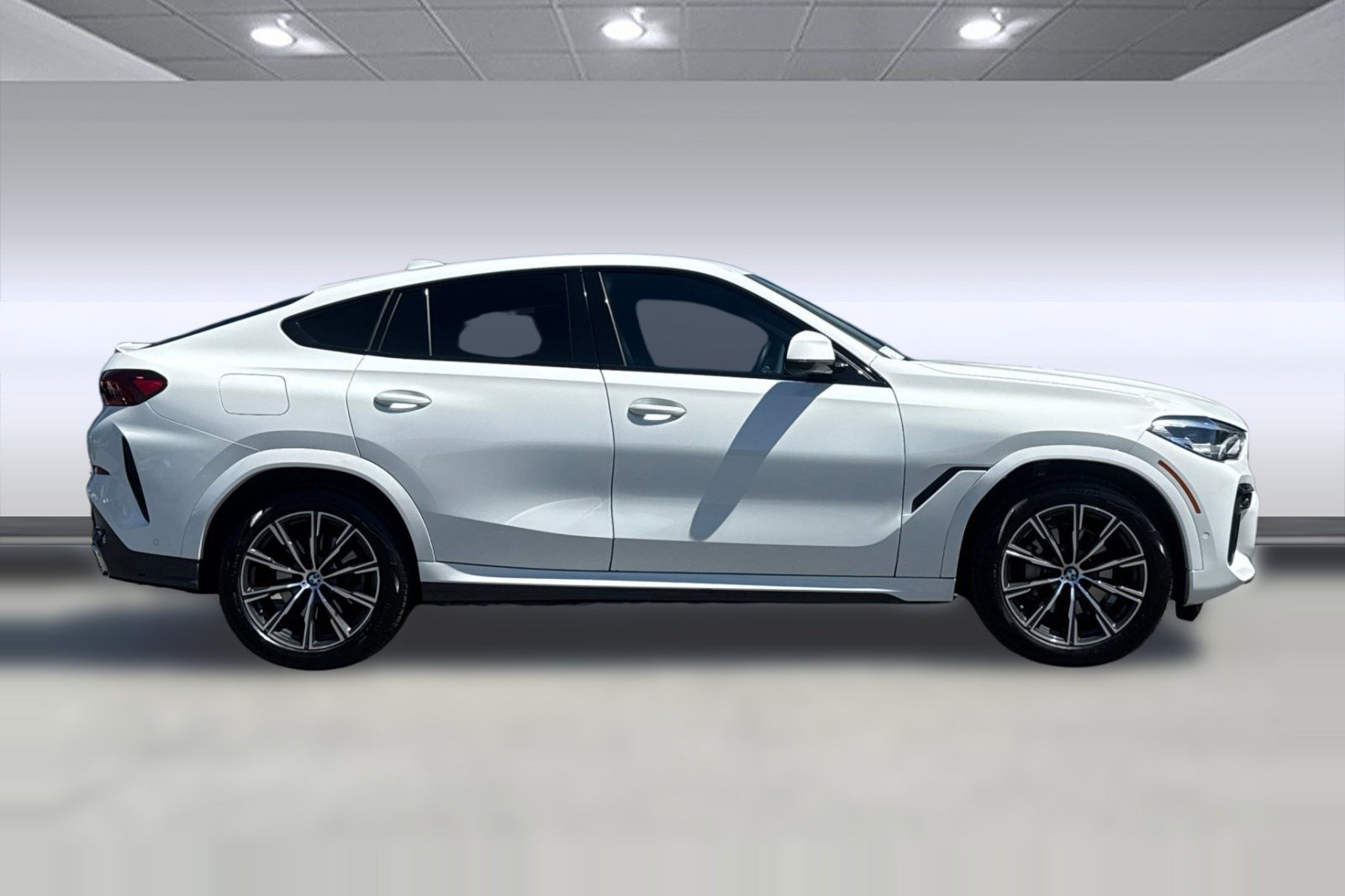 Certified 2023 BMW X6 xDrive40i w/ M Sport Package AWD/4WD image 7