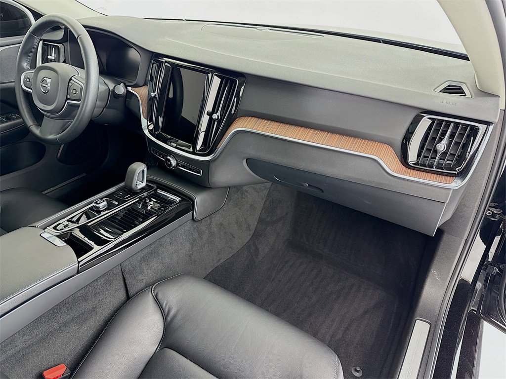 Used 2022 Volvo S60 T8 R-Design Expression w/ Premium Package image 30