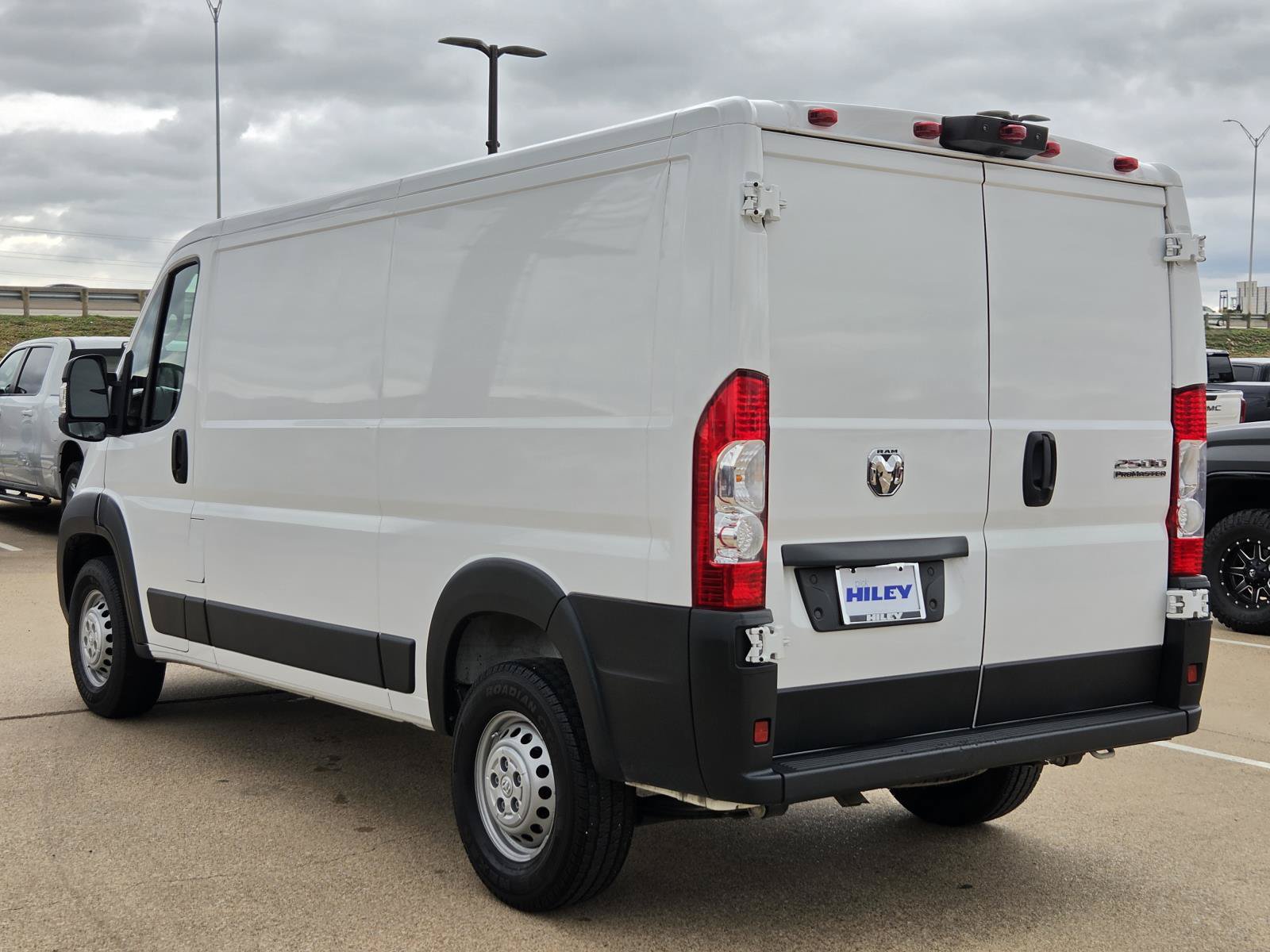 Used 2025 RAM ProMaster 2500 w/ Convenience Group FWD image 3
