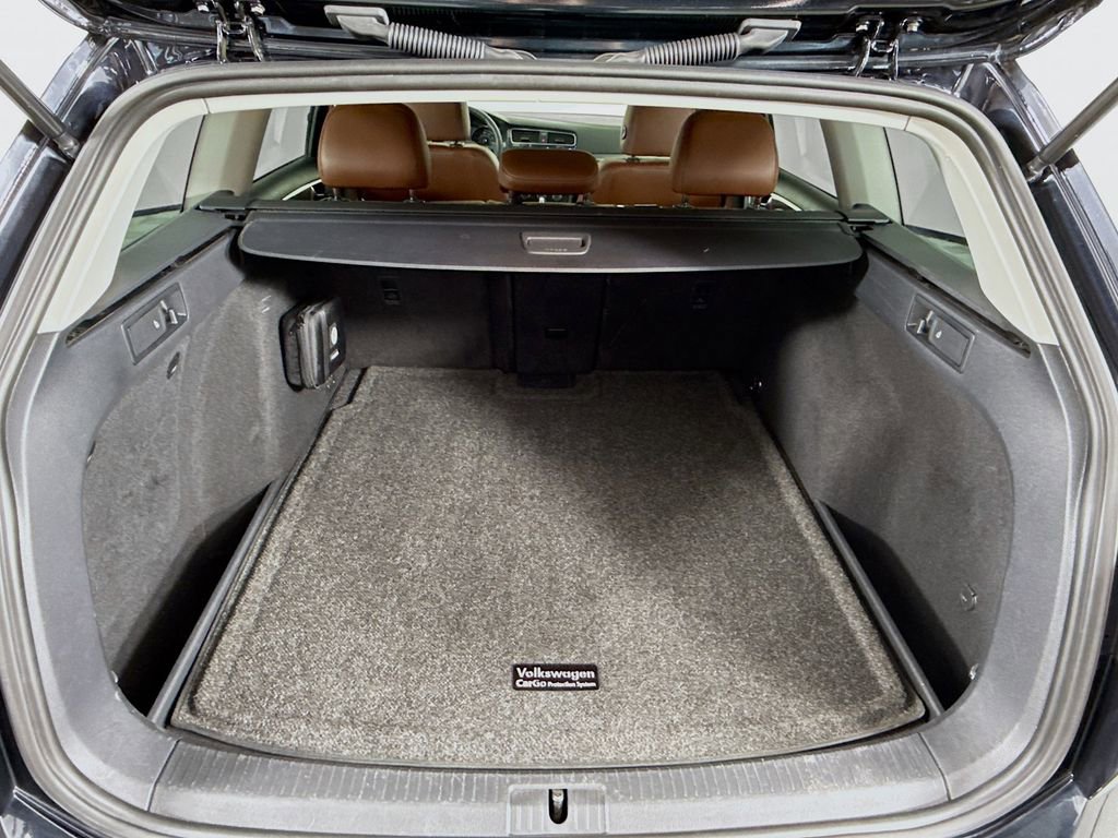 Used 2019 Volkswagen Golf Alltrack S image 25