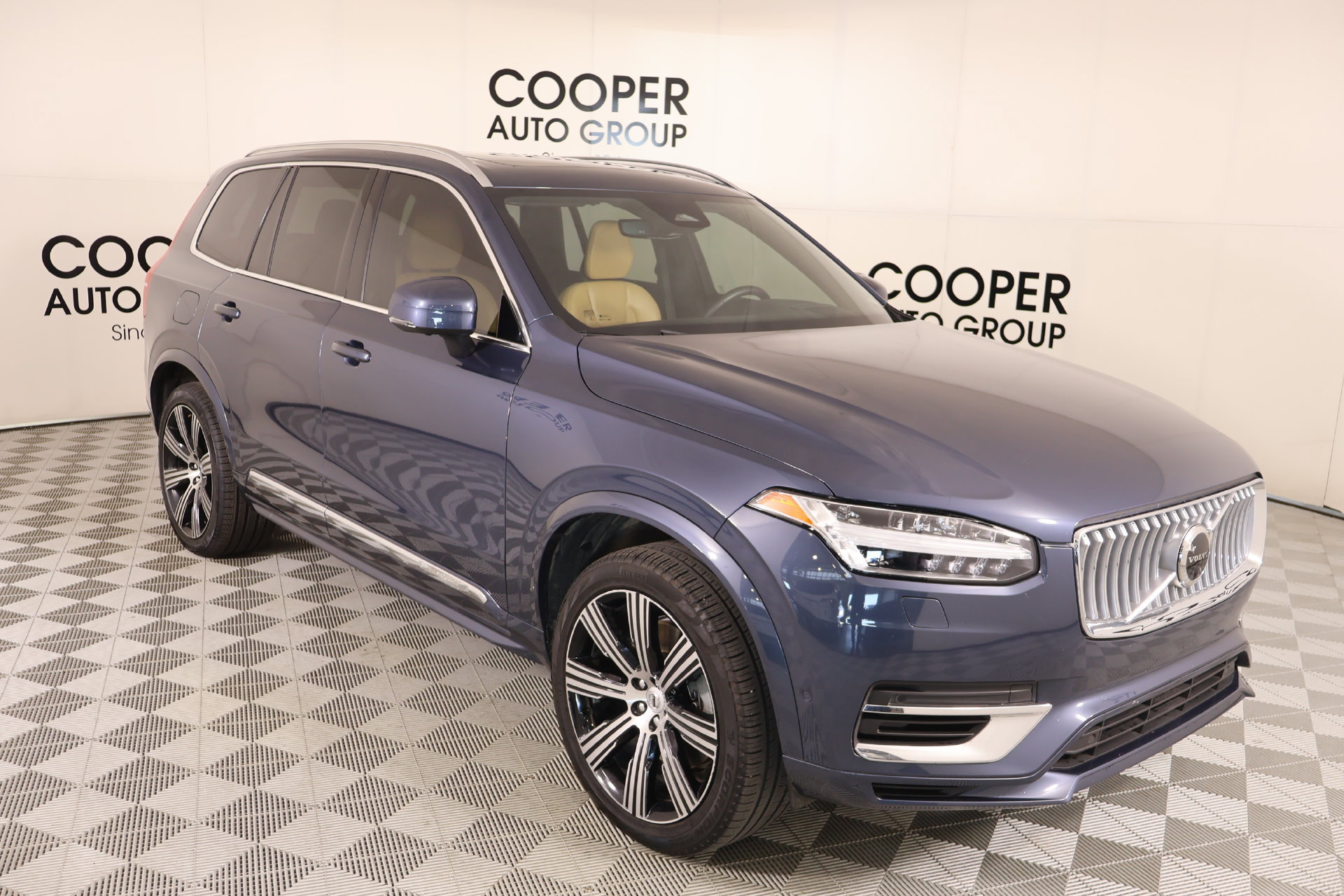 Used 2023 Volvo XC90 T8 Ultimate w/ Lounge Package