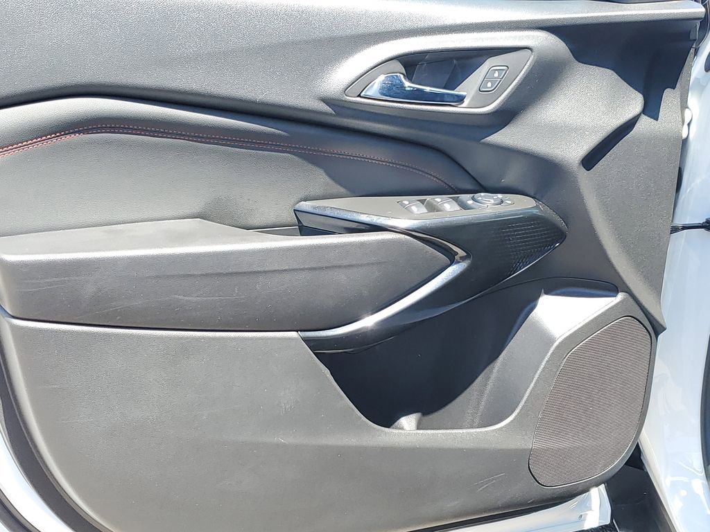 Used 2025 Chevrolet Trax RS w/ Sunroof Package FWD image 23