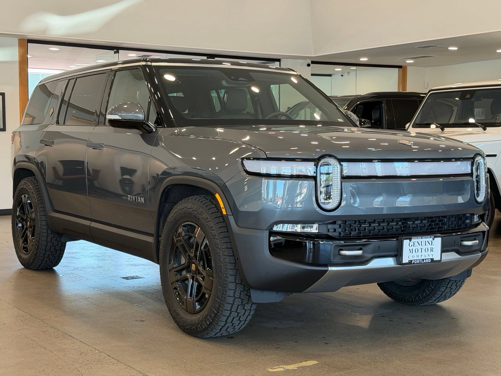 Used 2023 Rivian R1S Adventure AWD/4WD image 3