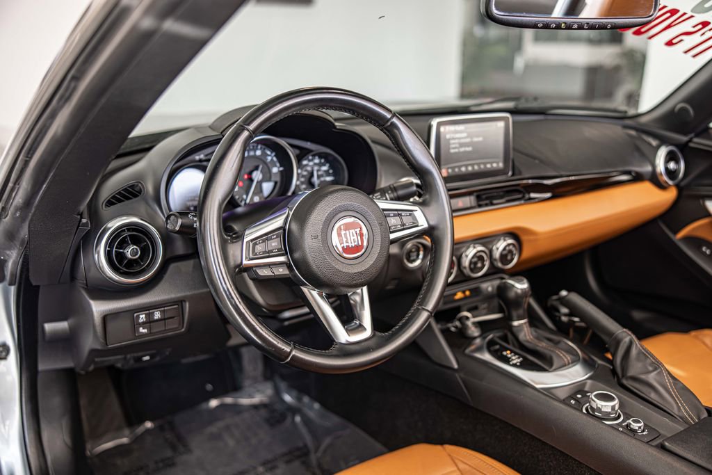 Used 2018 FIAT 124 Spider Lusso w/ Convenience Group RWD image 18