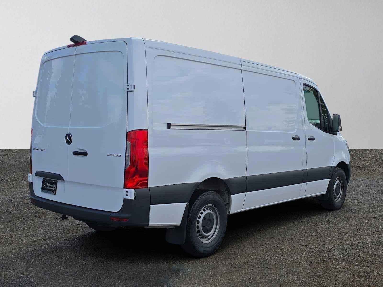 Used 2025 Mercedes-Benz Sprinter 2500 image 3