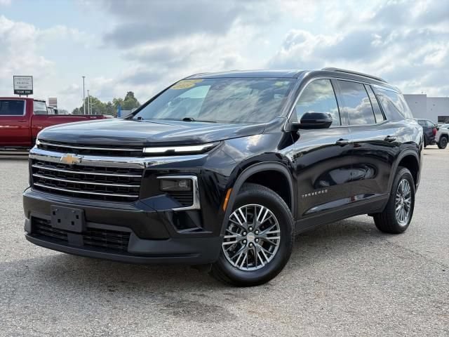Used 2025 Chevrolet Traverse LT