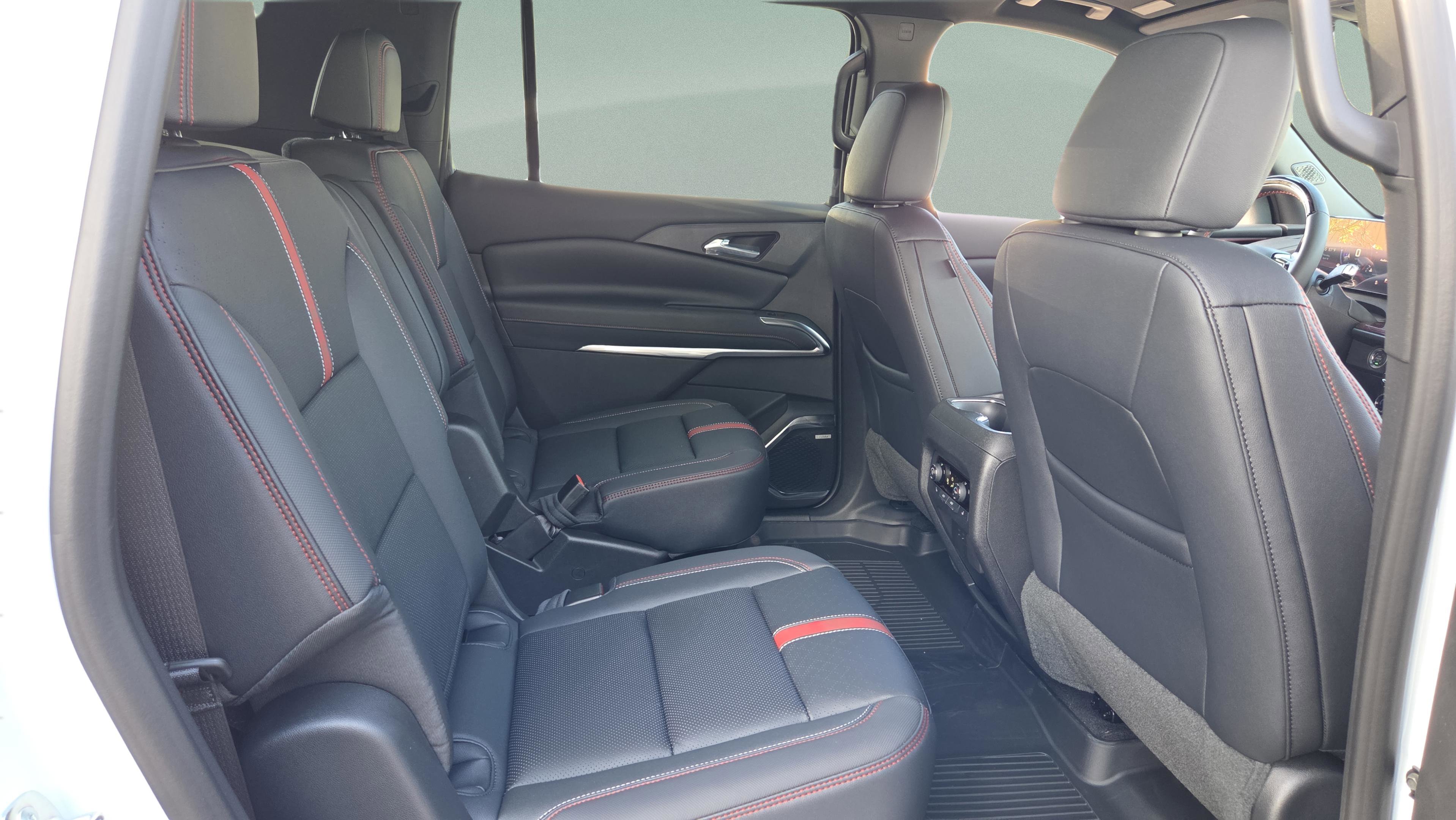 New 2026 Chevrolet Traverse RS w/ LPO, Floor Liner Package FWD image 15