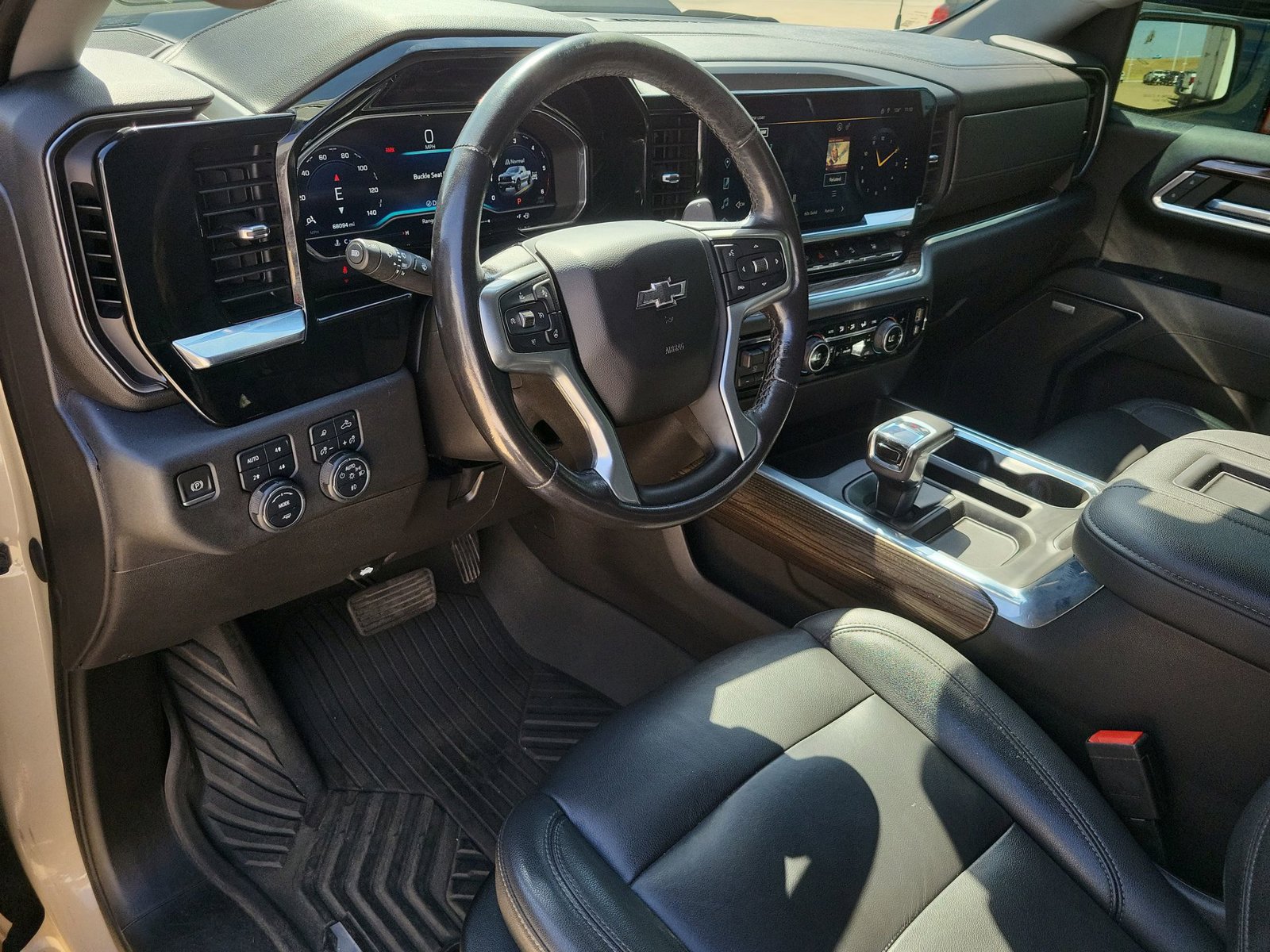 Used 2022 Chevrolet Silverado 1500 LT Trail Boss w/ LT Trail Boss Premium Package AWD/4WD image 10