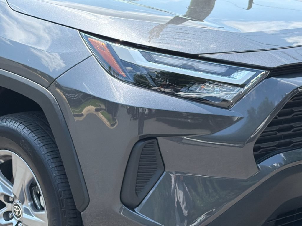 Used 2025 Toyota RAV4 XLE AWD/4WD image 9