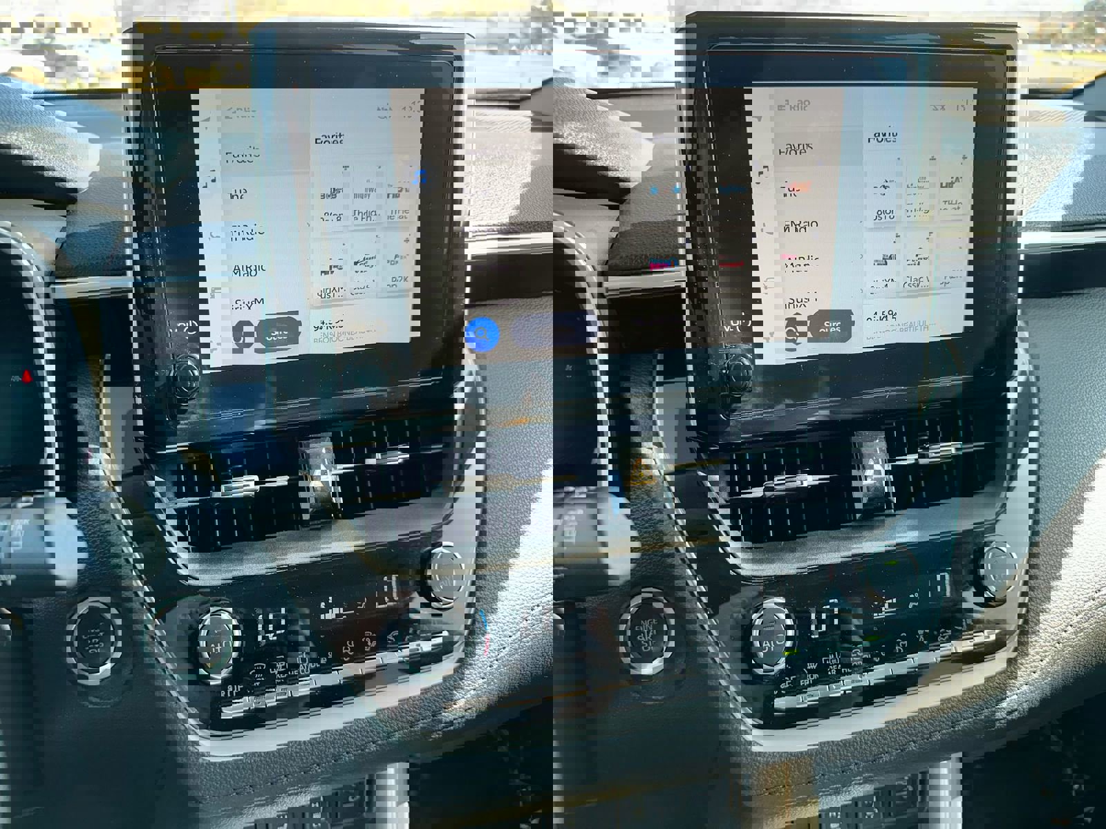 Used 2023 Toyota Corolla Cross XLE image 16