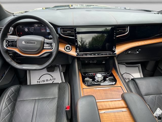 Used 2023 Jeep Grand Wagoneer Series III AWD/4WD image 12