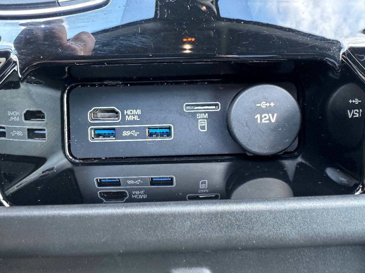 Used 2017 Land Rover Discovery HSE Luxury image 35