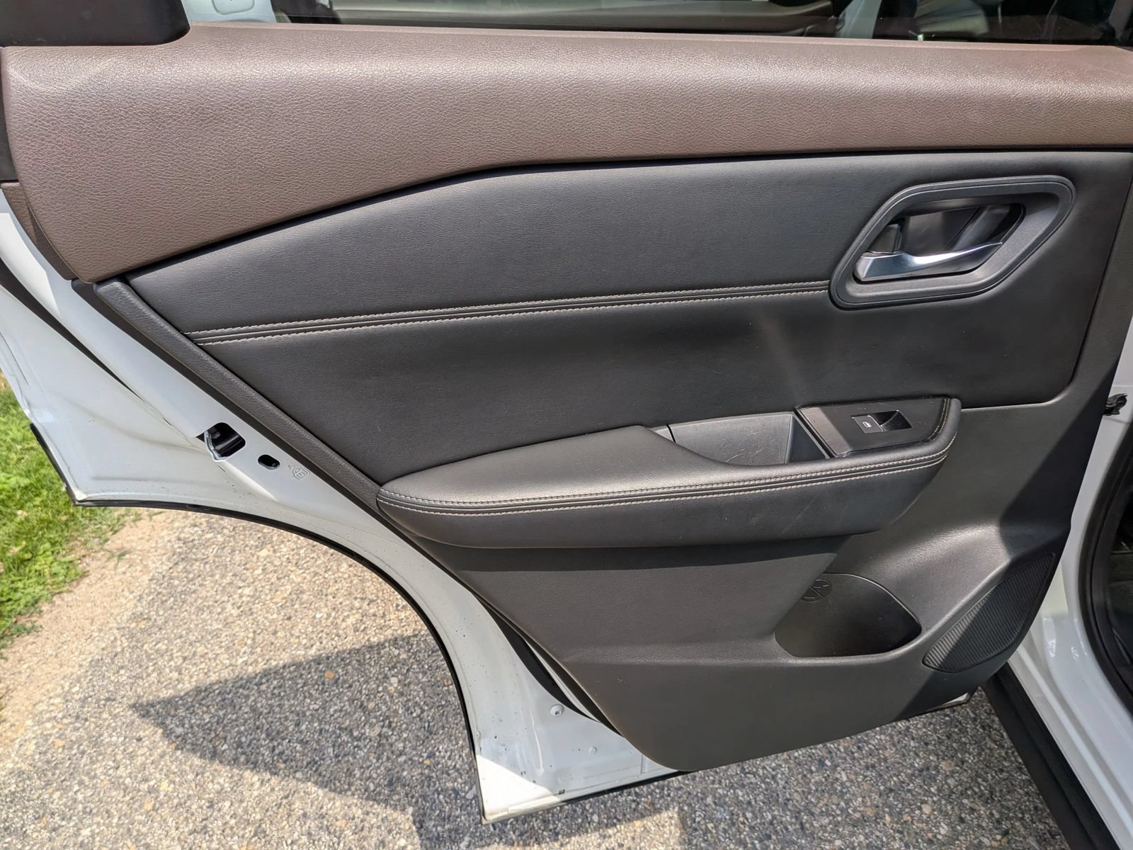 Used 2023 Nissan Rogue SL AWD/4WD image 29